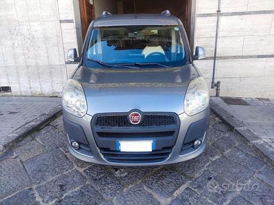 Usata Fiat Doblò 105 CV (77 kW) 2011 Grigio Monovolume
