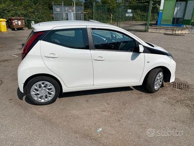 Usata Toyota Aygo 69 CV (50 kW) 2019 Bianco Utilitaria