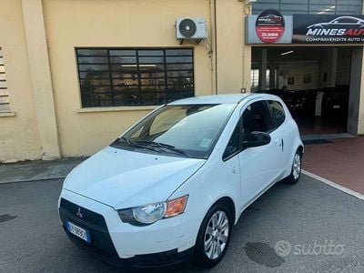 Usata Mitsubishi Colt Invite 75 CV (55 kW) 2009 Bianco Utilitaria