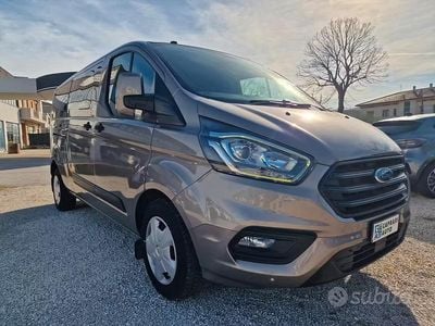 Begagnad Ford Transit Custom Trend 131 HK (96 kW) 2018 Grå Kombi