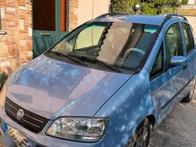 Usata Fiat Idea 70 CV (51 kW) 2004 Bluazzurro Monovolume