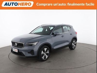 Grigio Usata 2023 Volvo XC40 Core SUV | 28.499 € (Buon prezzo)