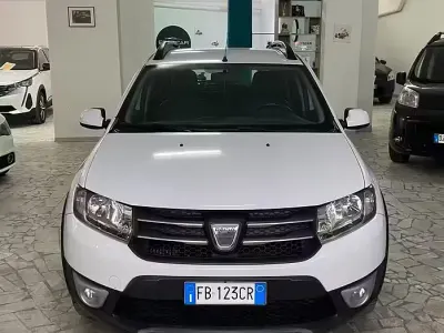 Usata Dacia Sandero 90 CV (66 kW) 2015 Bianco Berlina
