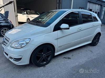 Mercedes B200