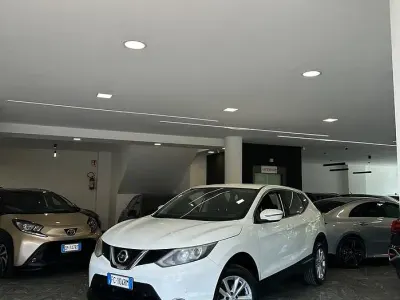 Usata Nissan Qashqai Acenta 110 CV (80 kW) 2016 Bianco SUV