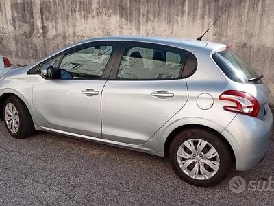 Usata Peugeot 208 68 CV (50 kW) 2015 Grigio Utilitaria