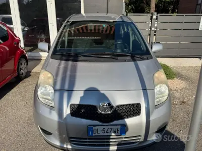 Usata Toyota Yaris Sol 69 CV (50 kW) 2008 Grigio Utilitaria