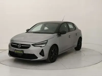 Usata Opel Corsa GS Line 101 CV (74 kW) 2022 Grigio metallizzato Utilitaria