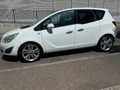 Usata Opel Meriva Edition 110 CV (80 kW) 2010 Bianco Monovolume