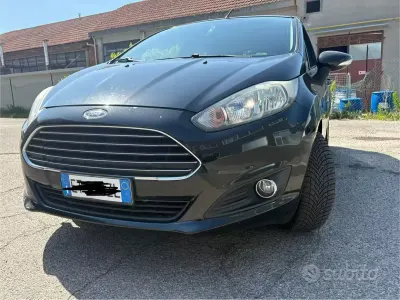Usata Ford Fiesta 75 CV (55 kW) 2014 Nero Utilitaria