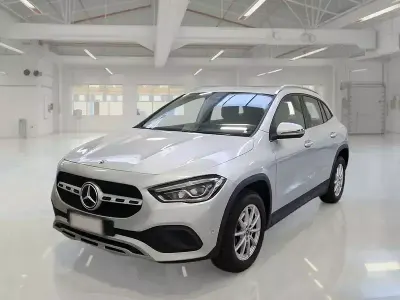 Usata Mercedes GLA200 Business 163 CV (119 kW) 2023 Grigio SUV