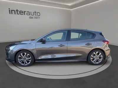 Usata Ford Focus ST-Line 120 CV (88 kW) 2022 Magnetic grey Berlina