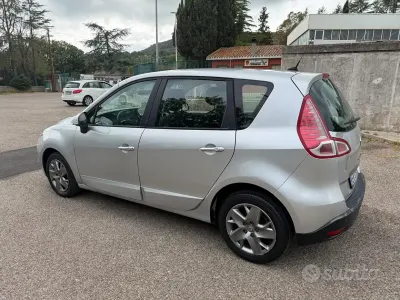 Usata Renault Scénic III XMOD 110 CV (80 kW) 2013 Grigio Monovolume