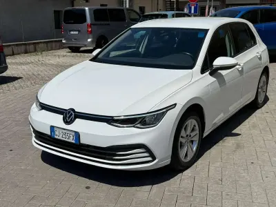 Usata VW Golf VIII Life 110 CV (80 kW) 2022 Bianco Berlina