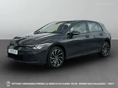 Usata VW Golf VIII Life 131 CV (96 kW) 2023 5k grigio uranio Berlina