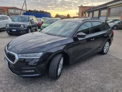 Usata Skoda Octavia Executive 150 CV (110 kW) 2022 Nero Station wagon