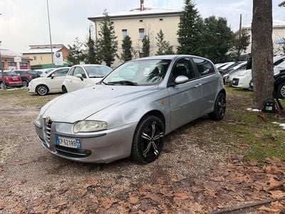 Usata Alfa Romeo 147 Distinctive 115 CV (84 kW) 2004 Argento Utilitaria