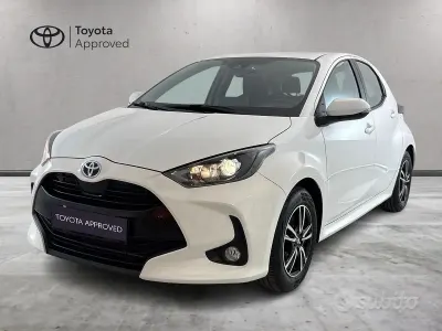 Usata Toyota Yaris Hybrid Active 92 CV (67 kW) 2023 Bianco Berlina