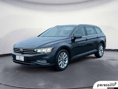 Usata VW Passat 150 CV (110 kW) 2023 Grigio
