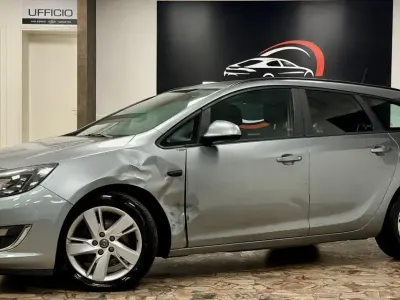 Usata Opel Astra Cosmo 110 CV (80 kW) 2013 Grigio Station wagon