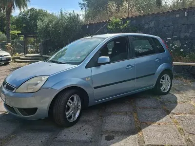 Usata Ford Fiesta 68 CV (50 kW) 2005 Grigio Utilitaria