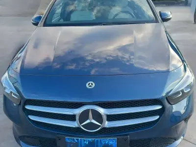 Usata Mercedes B180 116 CV (85 kW) 2022 Blu/azzurro Utilitaria