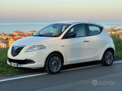 usata Lancia Ypsilon Ypsilon 1.2 69 CV 5 porte Silver