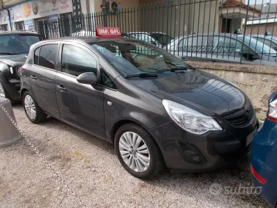 Begagnad Opel Corsa Edition 85 HK (62 kW) 2014 Grå Halvkombi