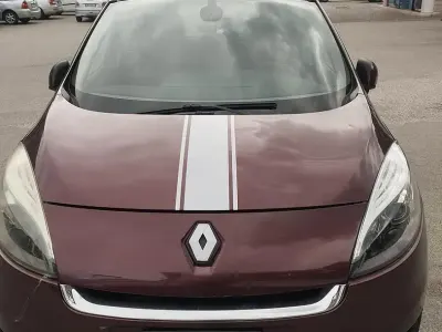 Usado Renault Scenic E-Tech Luxe 130 CV (95 kW) 2012 Rojo Monovolumen