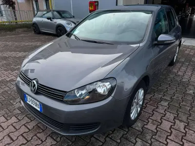 Usata VW Golf VI Comfortline 105 CV (77 kW) 2011 Grigio metallizzato Utilitaria
