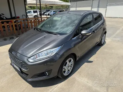 Usata Ford Fiesta Titanium 75 CV (55 kW) 2016 Grigio Utilitaria
