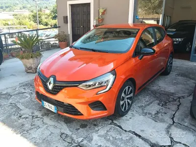 Usata Renault Clio V Evolution 66 CV (48 kW) 2023 Arancione Berlina