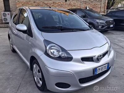 Usata Toyota Aygo Connect Style 70 CV (51 kW) 2012 Grigio Utilitaria