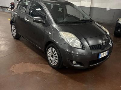 Grigio Usata 2010 Toyota Yaris Sol Berlina | 4900 € (Ottimo prezzo)