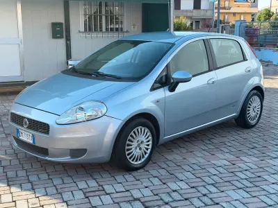 Usata Fiat Grande Punto Dynamic 90 CV (66 kW) 2008 Grigio Utilitaria