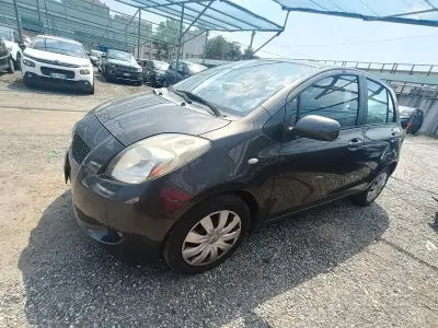 Usata Toyota Yaris 87 CV (63 kW) 2008 Grigio Utilitaria