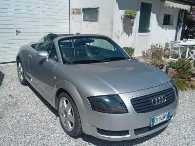 Usata Audi TT Roadster 179 CV (131 kW) 2002 Grigio Cabrio