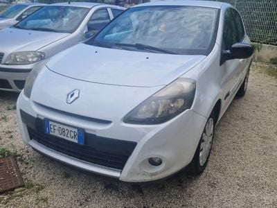 Usata Renault Clio III 75 CV (55 kW) 2011 Bianco Utilitaria
