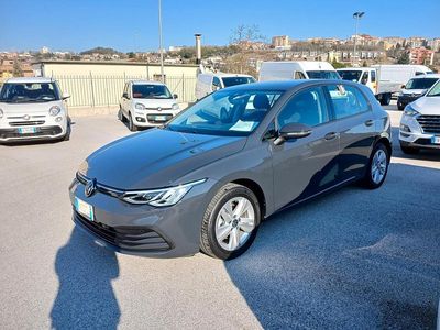 Usata VW Golf VIII Life 110 CV (80 kW) 2023 Grigio Berlina
