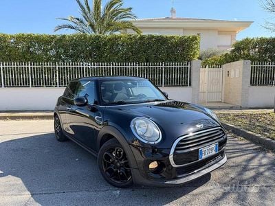 Usata Mini Cooper D 116 CV (85 kW) 2016 Nero Utilitaria