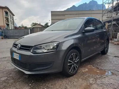Käytetty VW Polo 69 HP (50 kW) 2010 Harmaa Viistoperä