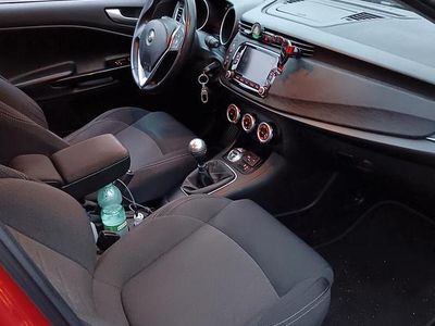 Usata Alfa Romeo Giulietta 120 CV (88 kW) 2016 Rosso Utilitaria