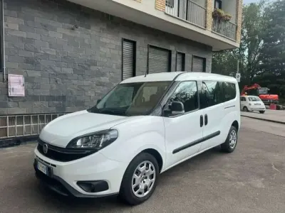 Usata Fiat Doblò Lounge 120 CV (88 kW) 2019 Bianco Monovolume