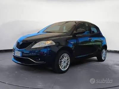 Usata Lancia Ypsilon Silver 69 CV (50 kW) 2017 Blu Utilitaria