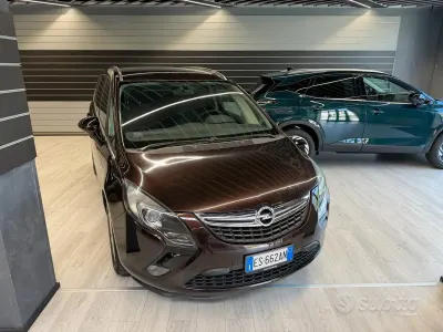 Usata Opel Zafira Tourer 150 CV (110 kW) 2013 Marrone Monovolume