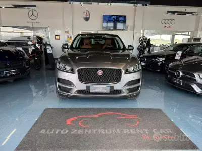 Usata Jaguar F-Pace Prestige 241 CV (177 kW) 2018 Grigio SUV