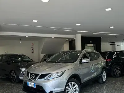 Usata Nissan Qashqai Acenta 110 CV (80 kW) 2016 Grigio SUV