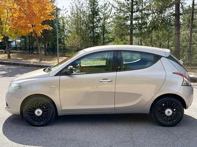 Usata Lancia Ypsilon Gold 95 CV (69 kW) 2014 Oro Utilitaria