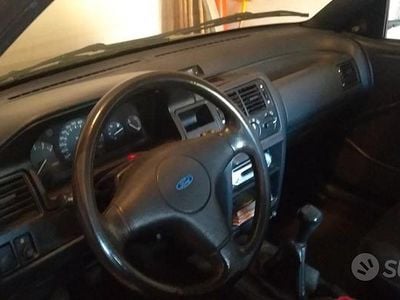 Usata Ford Escort Ghia 88 CV (64 kW) 1992 Grigio Berlina