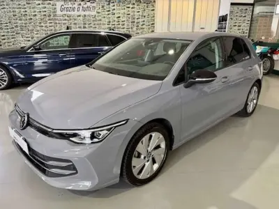 Usata VW Golf VIII Goal 150 CV (110 kW) 2025 Grigio mondsteingrau met Berlina